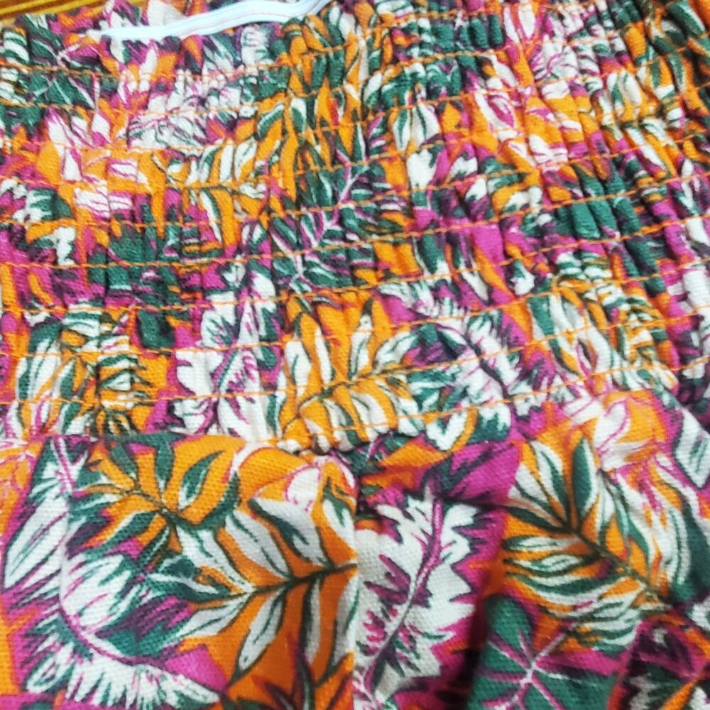 High waisted, elastic band linen blend shorts - Picture 2 of 4